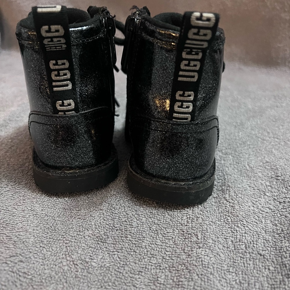 UGG Ryann 1153522T: Toddler Black Patent Leather Winter Boots - Black Glitter